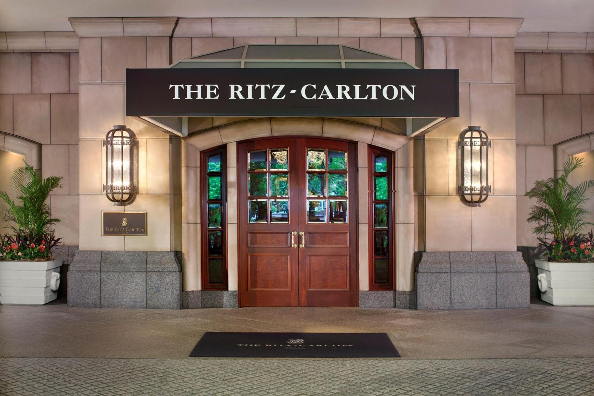The Ritz-Carlton Osaka Hotel Exterior foto